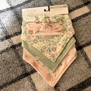 🦋Baby bibs and bows set